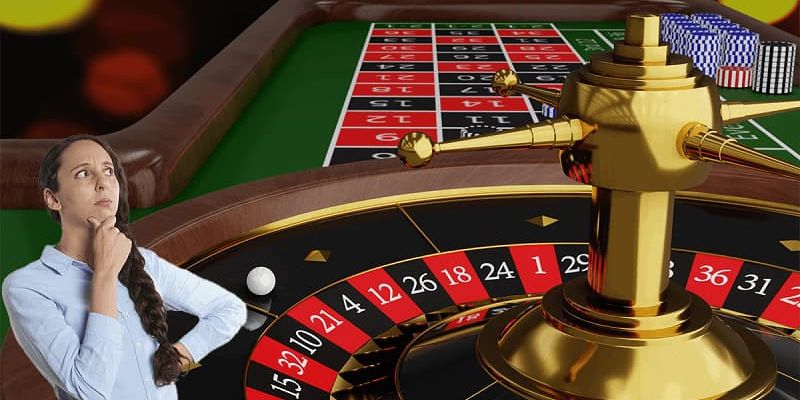 Người chơi tập trung đặt chiến thuật trong trò chơi Roulette tại sòng bạc